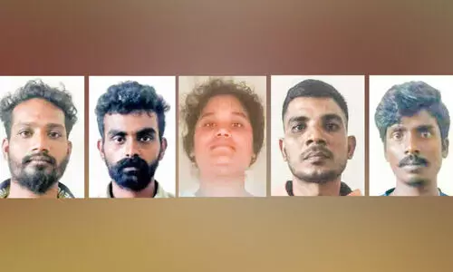 കേരളത്തിലേക്ക് കടത്താൻ ശ്രമിച്ച 22 കിലോ കഞ്ചാവ് പിടിച്ചു; യുവതി ഉൾപ്പടെ ആറു പേർ അറസ്റ്റിൽ കേരളത്തിലേക്ക് കടത്താൻ ശ്രമിച്ച 22 കിലോ കഞ്ചാവ് പിടിച്ചു; യുവതി ഉൾപ്പടെ ആറു പേർ അറസ്റ്റിൽ