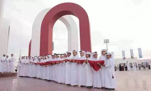 ഖ​ത്ത​ർ ദേ​ശീ​യ ദി​നാ​ഘോ​ഷ​ങ്ങ​ൾ​ക്ക് തു​ട​ക്കം; ദ​ർ​ബ് അ​ൽ സാ​ഇ​യി​ൽ പ​താ​ക ഉ​യ​ർ​ന്നു