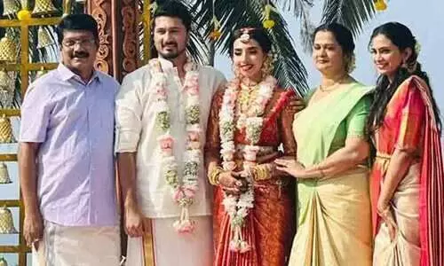 ഗായകനും ജി. വേണുഗോപാലിന്റെ മകനുമായ അരവിന്ദ് വേണുഗോപാൽ വിവാഹിതനായി ഗായകനും ജി. വേണുഗോപാലിന്റെ മകനുമായ അരവിന്ദ് വേണുഗോപാൽ വിവാഹിതനായി