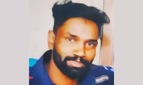 ബൈക്കുകൾ കൂട്ടിയിടിച്ച് റോഡിലേക്ക് തെറിച്ചുവീണ യുവാവ് ബസ് കയറി മരിച്ചു