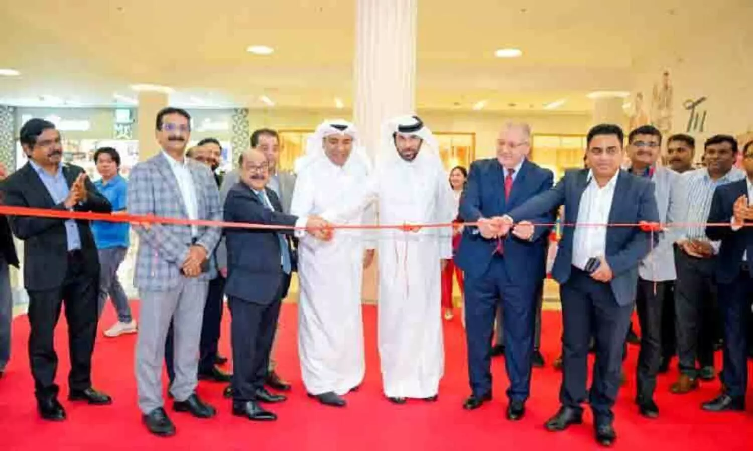 ജം​ബോ ഇ​ല​ക്‌​ട്രോ​ണി​ക്‌​സി​ന്റെ പു​തി​യ പ്രീ​മി​യം സ്റ്റോ​ർ ത​വാ​ർ മാ​ളി​ൽ ആ​രം​ഭി​ച്ചു