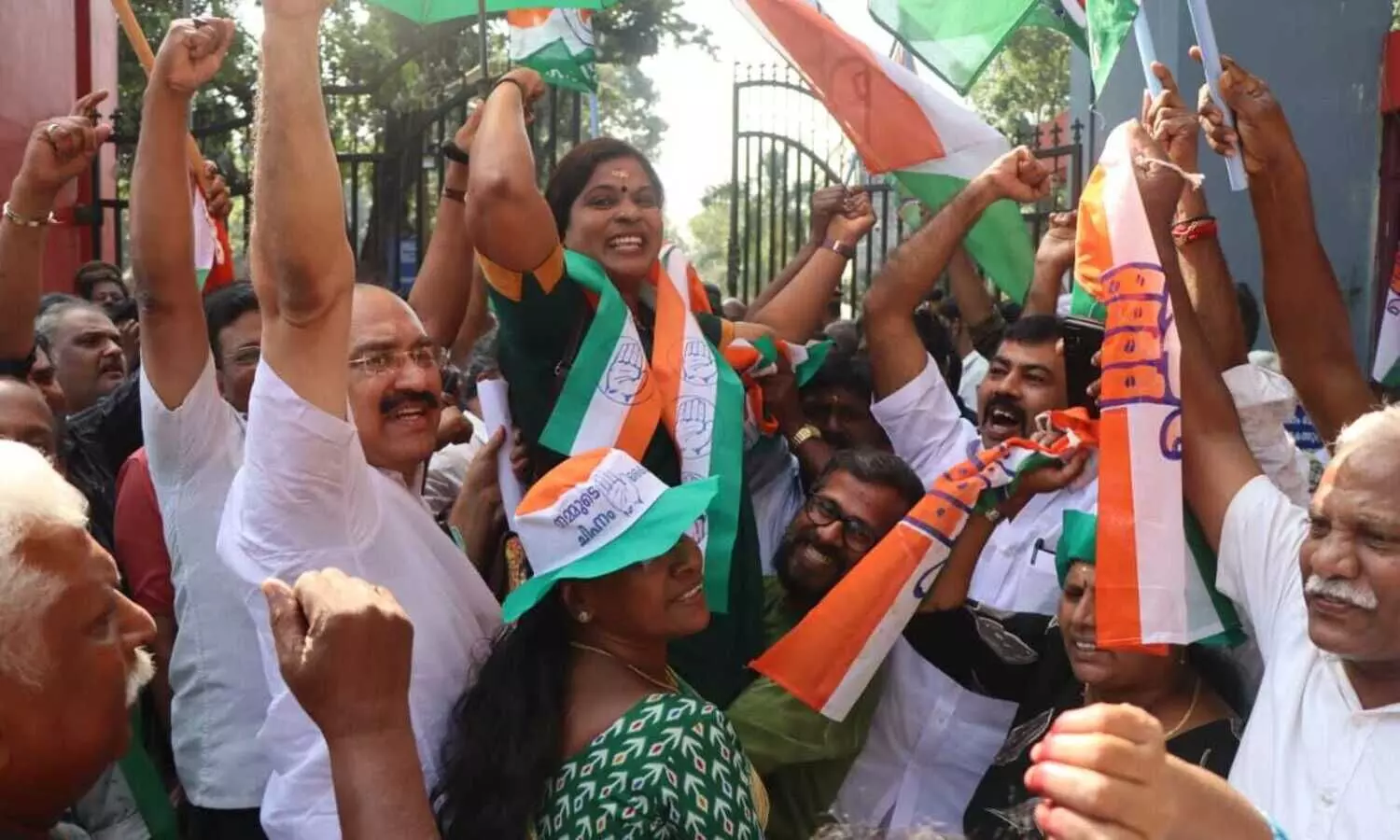 നാല് ജില്ലാ പഞ്ചായത്തുകൾ പിടിച്ചെടുത്ത് യു.ഡി.എഫ്; ശക്തികേന്ദ്രങ്ങളിൽ കാലിടറിയതിന്റെ ഞെട്ടലിൽ എൽ.ഡി.എഫ്