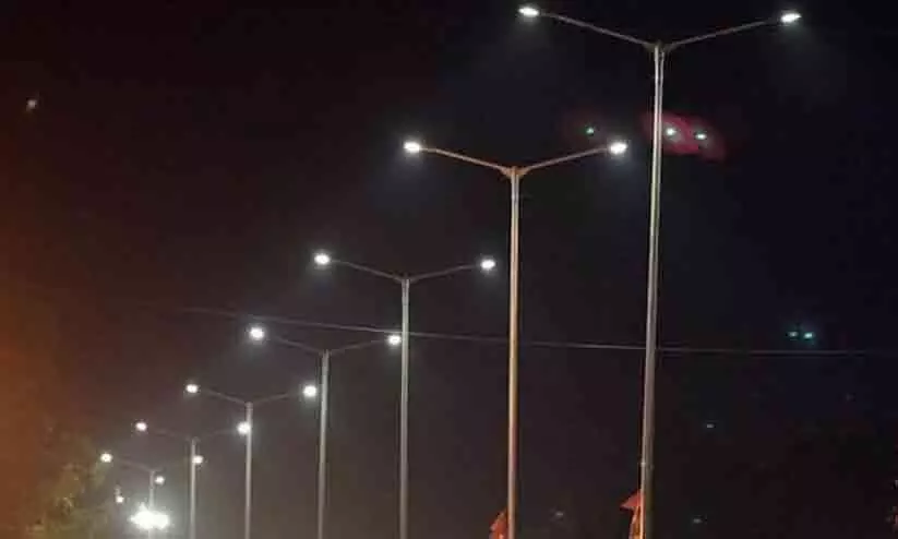 ശബരിമല; കെ.എസ്.ഇ.ബി സ്ഥാപിച്ചത് 9500 എൽ.ഇ.ഡി വിളക്ക് ശബരിമല; കെ.എസ്.ഇ.ബി സ്ഥാപിച്ചത് 9500 എൽ.ഇ.ഡി വിളക്ക്