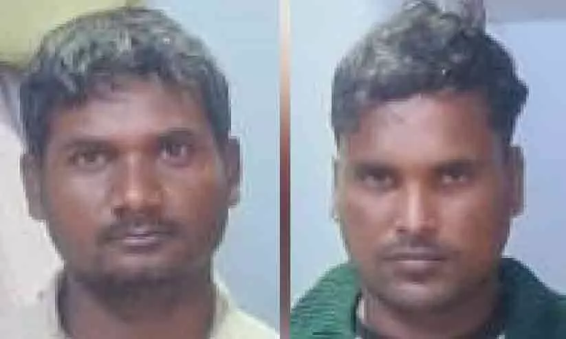 വാളയാറിൽ 3.5 കിലോഗ്രാം കഞ്ചാവുമായി രണ്ട് യുവാക്കൾ അറസ്റ്റിൽ വാളയാറിൽ 3.5 കിലോഗ്രാം കഞ്ചാവുമായി രണ്ട് യുവാക്കൾ അറസ്റ്റിൽ