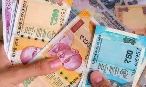 രൂപക്ക് ഇടിവ്, കുതിച്ചുകയറി ദീനാർ; കോളടിച്ച് പ്രവാസികൾ രൂപക്ക് ഇടിവ്, കുതിച്ചുകയറി ദീനാർ; കോളടിച്ച് പ്രവാസികൾ