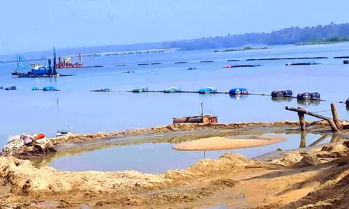 Sand leakage , lake: Threat,railway,overpass, ​കൊല്ലം,കൊട്ടിയം,മണലൂറ്റ്