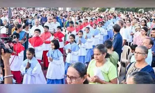 ഹോ​ളി ക്രോ​സ് ദേ​വാ​ല​യം ഫ്രാ​ഡ് സാ​യി​ബ് ച​ര​മ വാ​ർ​ഷി​കം ദി​വ്യ​ബ​ലി​യോ​ടെ ആ​ഘോ​ഷി​ച്ചു