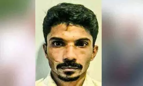 വിദ്യാര്ഥിനിയുടെ സ്വർണാഭരണം കവര്ന്ന യുവാവ് പിടിയില് വിദ്യാര്ഥിനിയുടെ സ്വർണാഭരണം കവര്ന്ന യുവാവ് പിടിയില്