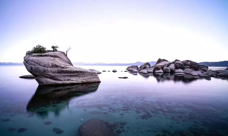 ബുദ്ധിജീവിതം   അഥവാ   ഒരു കല്ലിന്‍റെ കഥ (ഒരു ആസ്ഥാനകവിയുടെ ആത്മഭാഷണം)