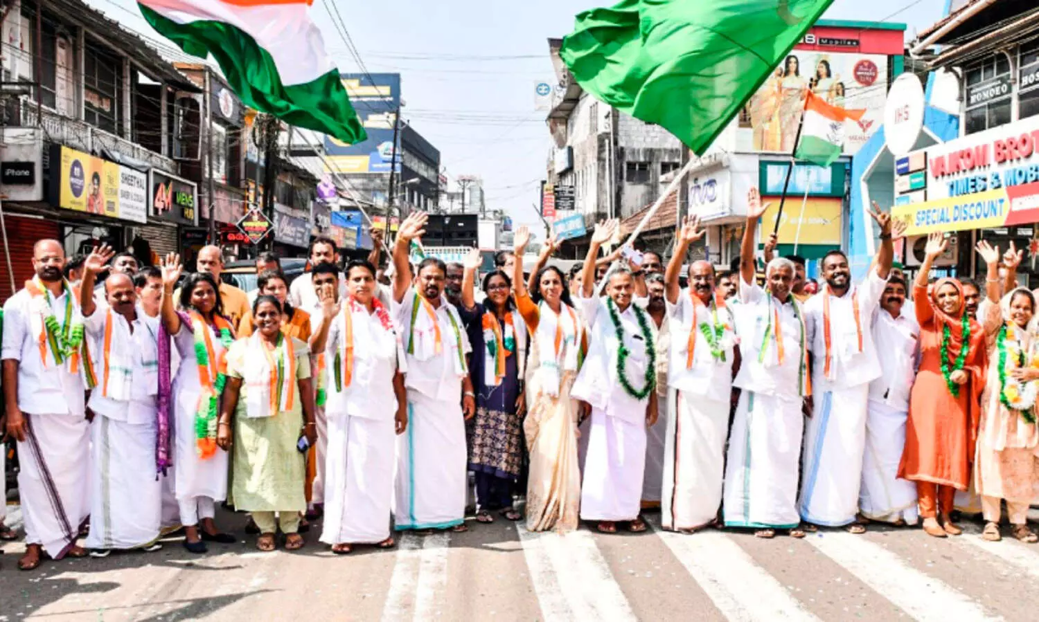 വലത് തരംഗം ആഞ്ഞടിച്ച് മലയോരം