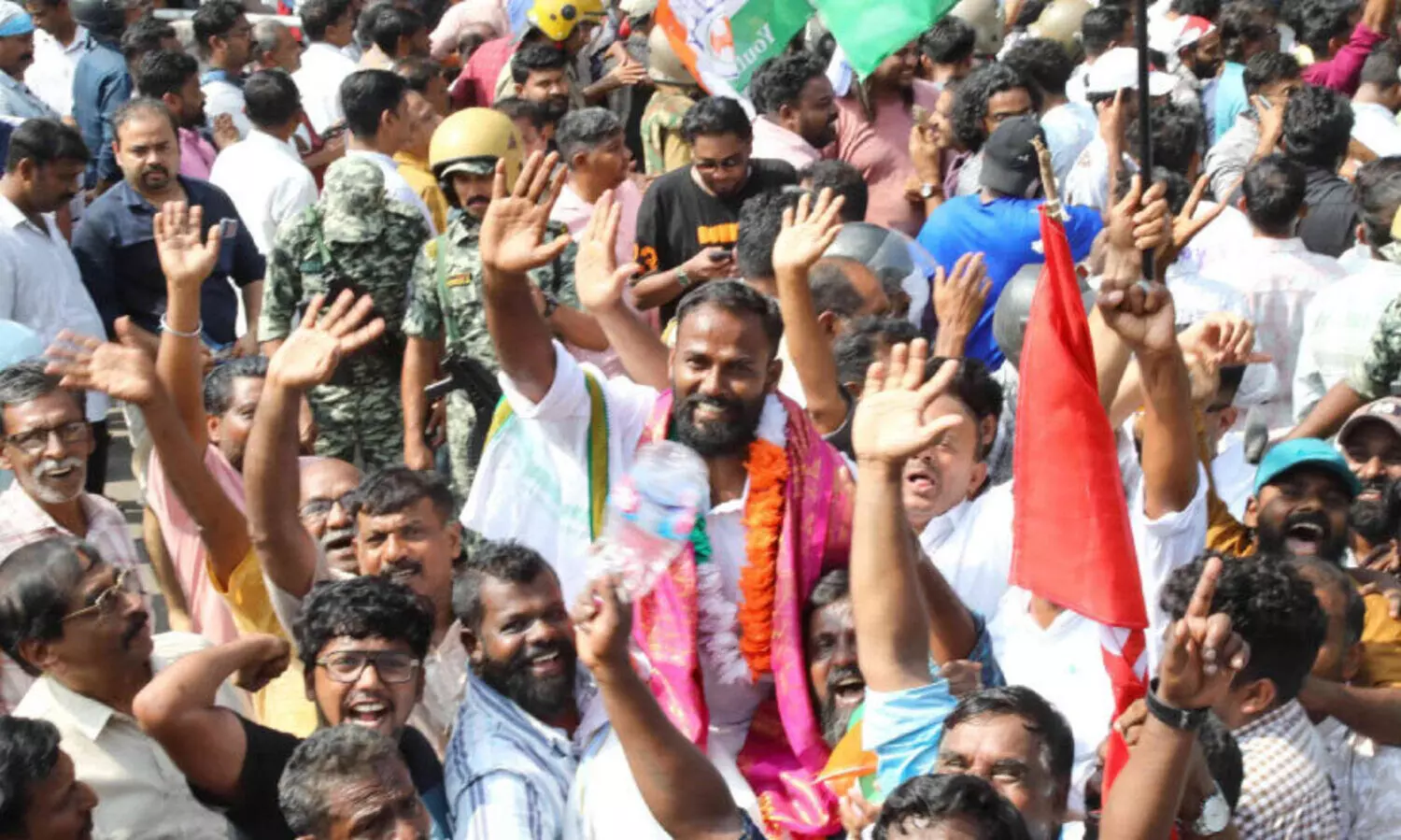 ഇടതൊഴിഞ്ഞു, കൊല്ലം വലത്തേക്ക്