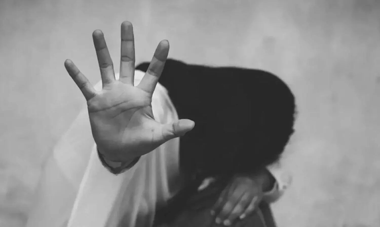 എട്ടാം ക്ലാസ് വിദ്യാര്‍ഥിനിയെ അശ്ലീലദൃശ്യങ്ങള്‍ കാണിച്ച്‌ ഭീഷണിപ്പെടുത്തി പത്താംക്ലാസുകാരന്‍റെ പീഡനവും ബ്ലാക്ക്മെയിലിങ്ങും