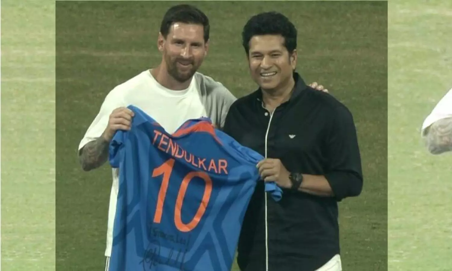 മുംബൈയിൽ മെസ്സിമാനിയ; വാംഖഡെ​യിൽ ഇതിഹാസ സംഗമം; ലയണൽ മെസ്സിക്ക് ഇന്ത്യൻ ജഴ്സി സമ്മാനിച്ച് സചിൻ ടെണ്ടുൽക്കർ