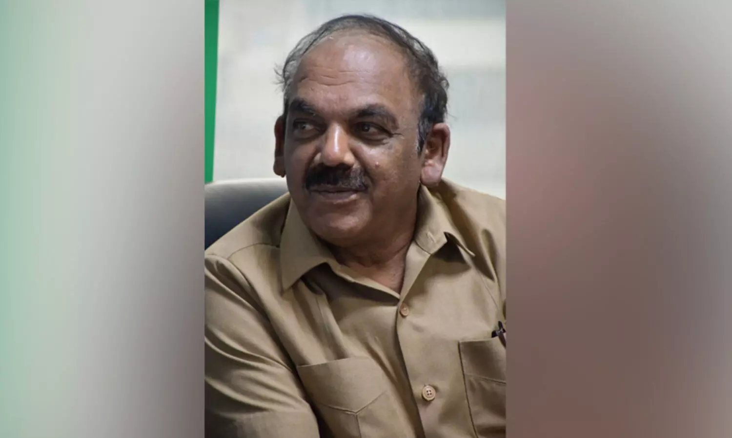 ‘പോറ്റിയേ കേറ്റിയേ, സ്വർണം ചെമ്പായി മാറ്റിയേ...’  വൈറൽ ഗാനത്തിന്റെ രചയിതാവ് ഇവിടെയുണ്ടേ