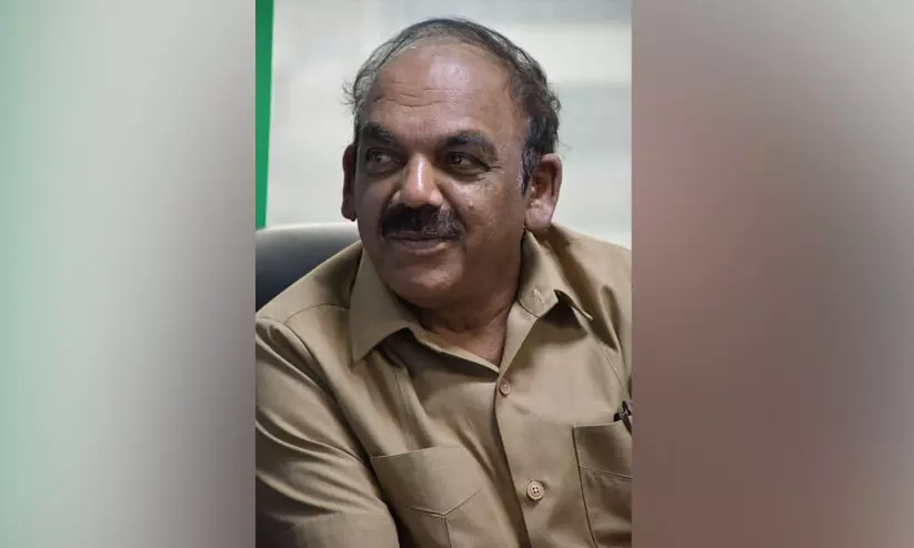 ‘പോറ്റിയേ കേറ്റിയേ, സ്വർണം ചെമ്പായി മാറ്റിയേ...’ വൈറൽ ഗാനത്തിന്റെ രചയിതാവ് ഇവിടെയുണ്ടേ ‘പോറ്റിയേ കേറ്റിയേ, സ്വർണം ചെമ്പായി മാറ്റിയേ...’ വൈറൽ ഗാനത്തിന്റെ രചയിതാവ് ഇവിടെയുണ്ടേ