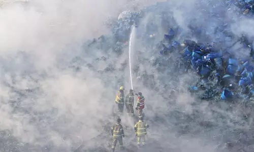 അം​ഘാ​ര​യി​ൽ പ്ലാ​സ്റ്റി​ക് മാ​ലി​ന്യ സം​സ്ക​ര​ണ ക​മ്പ​നി​യി​ൽ തീ​പി​ടി​ത്തം