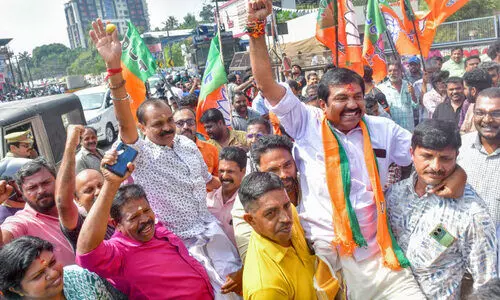 തലസ്ഥാനത്ത് കാവി വസന്തം