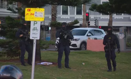 സിഡ്നിയിലെ ബോണ്ടി ബീച്ചിൽ വെടിവെപ്പ്; 10 പേർ കൊല്ലപ്പെട്ടു; അക്രമികളുടെ ദൃശ്യങ്ങൾ പുറത്ത്