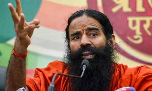 ‘രാജ്യം പുരോഗമിക്കുമ്പോൾ കുറച്ച് പൊടിയൊക്കെ പറക്കും, യോഗ ചെയ്താൽ മതി; ഡൽഹിയിലെ വായു മലിനീകരണത്തിനിടെ വിവാദ പ്രസ്താവനയുമായി ബാബാ രാംദേവ് ‘രാജ്യം പുരോഗമിക്കുമ്പോൾ കുറച്ച് പൊടിയൊക്കെ പറക്കും, യോഗ ചെയ്താൽ മതി; ഡൽഹിയിലെ വായു മലിനീകരണത്തിനിടെ വിവാദ പ്രസ്താവനയുമായി ബാബാ രാംദേവ്