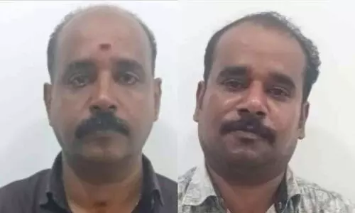 കോൺഗ്രസ് നേതാവിന്റെ വീട്ടിലേക്ക് പത്തോളം ഗുണ്ട് കത്തിച്ചെറിഞ്ഞ് പൊട്ടിച്ചു; സഹോദരങ്ങൾ അറസ്റ്റിൽ കോൺഗ്രസ് നേതാവിന്റെ വീട്ടിലേക്ക് പത്തോളം ഗുണ്ട് കത്തിച്ചെറിഞ്ഞ് പൊട്ടിച്ചു; സഹോദരങ്ങൾ അറസ്റ്റിൽ