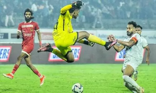 സൂപ്പർ ലീഗ് കേരള: കാലിക്കറ്റിനെ വീഴ്ത്തി കണ്ണൂർ വാരിയേഴ്സ് ഫൈനലിൽ സൂപ്പർ ലീഗ് കേരള: കാലിക്കറ്റിനെ വീഴ്ത്തി കണ്ണൂർ വാരിയേഴ്സ് ഫൈനലിൽ