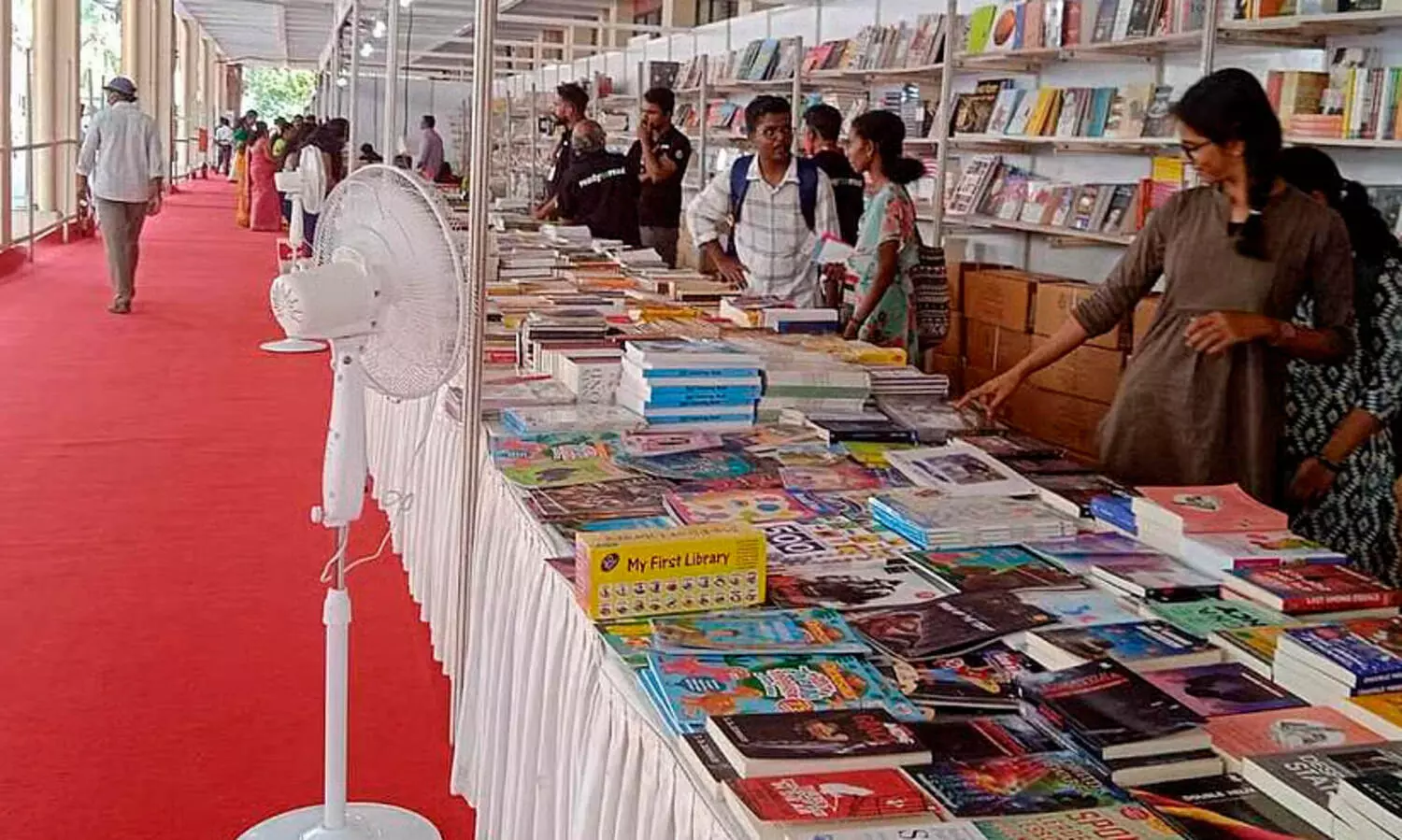 നിയമസഭ അന്താരാഷ്ട്ര പുസ്തകോത്സവത്തിന് തിരുവനന്തപുരം ഒരുങ്ങുന്നു; നിയമസഭാ ഹാളും നിയമസഭാ മ്യൂസിയവും സന്ദര്‍ശിക്കാം