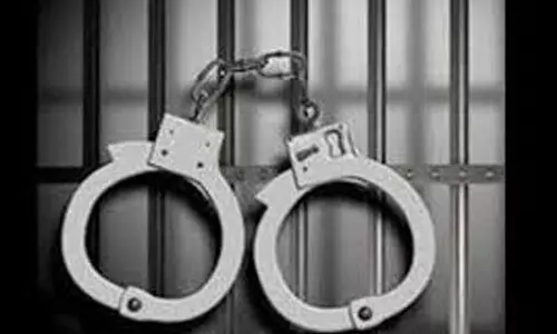 ഫേ​സ്ബു​ക്ക് വ​ഴി ഹ​ണി ട്രാ​പ്; യു​വ​തി​യും മാ​താ​വും അ​റ​സ്റ്റി​ൽ