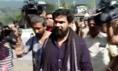 കോടതിവിധി ചര്ച്ചയാകുന്നതിനിടെ ശബരിമലയിൽ ദര്ശനം നടത്തി ദിലീപ് കോടതിവിധി ചര്ച്ചയാകുന്നതിനിടെ ശബരിമലയിൽ ദര്ശനം നടത്തി ദിലീപ്