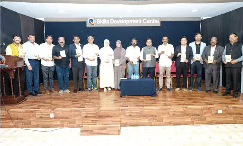 ഷീൽഡിങ് സൺഫ്ലവേഴ്സ്; ദി ജേണൽ ഓഫ് എ സ്റ്റാൾവാർട്ട് പ്രകാശനം ചെയ്തു ഷീൽഡിങ് സൺഫ്ലവേഴ്സ്; ദി ജേണൽ ഓഫ് എ സ്റ്റാൾവാർട്ട് പ്രകാശനം ചെയ്തു