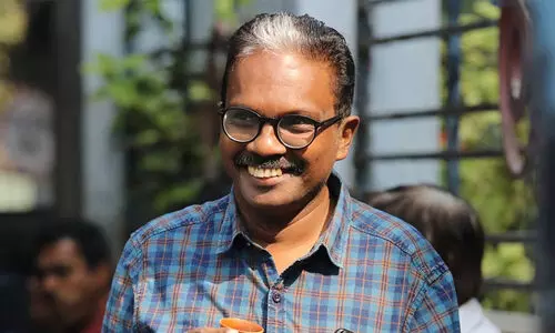 പാർശ്വവൽക്കരിക്കപ്പെട്ട സമൂഹത്തിന്റെ കഥകളെ മാന്യതയോടെ സമീപിക്കണം -ഡോ. ബിജു പാർശ്വവൽക്കരിക്കപ്പെട്ട സമൂഹത്തിന്റെ കഥകളെ മാന്യതയോടെ സമീപിക്കണം -ഡോ. ബിജു