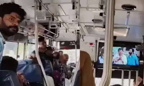 ഈ വഷളന്റെ സിനിമയോ? രണ്ട് പേർ ഒഴികെ മറ്റാർക്കും ദിലീപിന്റെ സിനിമ കാണാൻ താൽപര്യം ഇല്ലായിരുന്നു, ബസിലെ പ്രതിഷേധത്തിനെക്കുറിച്ച് രശ്മി ഈ വഷളന്റെ സിനിമയോ? രണ്ട് പേർ ഒഴികെ മറ്റാർക്കും ദിലീപിന്റെ സിനിമ കാണാൻ താൽപര്യം ഇല്ലായിരുന്നു, ബസിലെ പ്രതിഷേധത്തിനെക്കുറിച്ച് രശ്മി