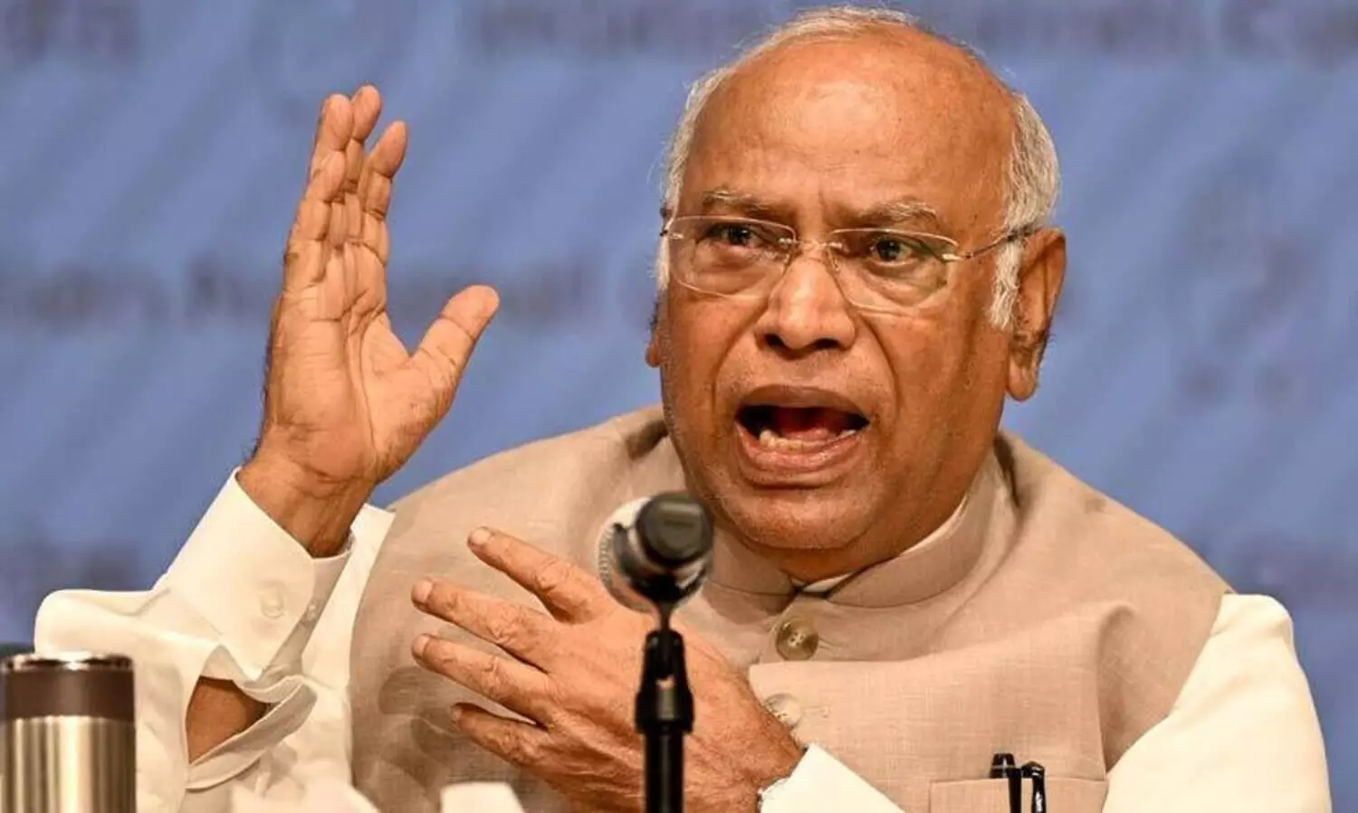 ‘ബ്രിട്ടീഷുകാരെ ഭയപ്പെട്ടിട്ടില്ല, പിന്നെ മോദിക്കും ഷായ്ക്കും എന്ത് വില നൽകാനാണ്?’ നാഷ്നൽ ഹെറാൾഡ് കേസിൽ ഗൂഢാലോചന തകർന്നു, സത്യത്തിന്റെ വിജയം സുനിശ്ചിതമെന്നും ഖാർഗെ