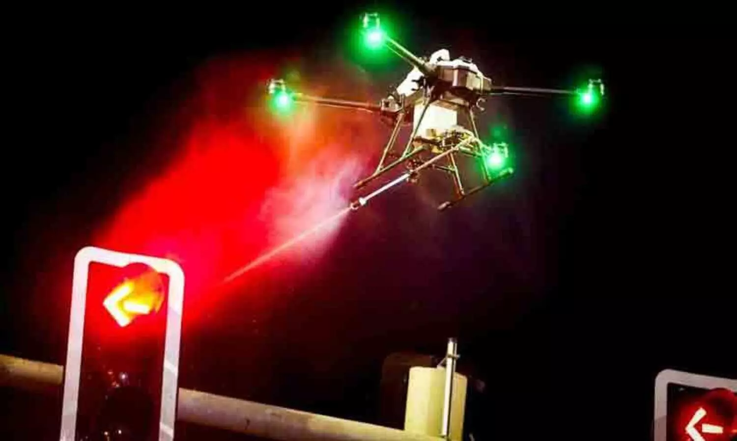 ദുബൈയിൽ ട്രാഫിക്​ സിഗ്​നലുകൾ ശുചീകരിക്കാൻ ഡ്രോൺ