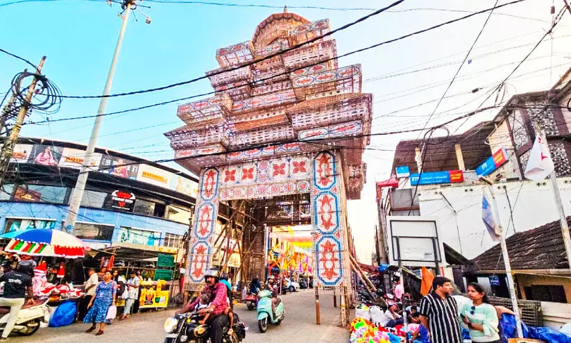 മുല്ലയ്ക്കൽ ചിറപ്പിന് ഇന്ന് തുടക്കം; ഇനി നാടിന് ഉത്സവമേളം മുല്ലയ്ക്കൽ ചിറപ്പിന് ഇന്ന് തുടക്കം; ഇനി നാടിന് ഉത്സവമേളം