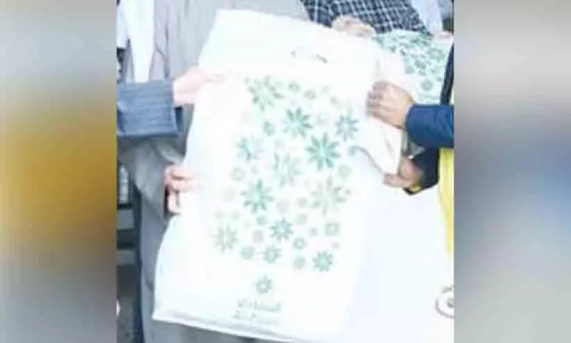 ശുചീകരണ തൊഴിലാളികൾക്ക് ശൈത്യകാല വസ്ത്രങ്ങൾ വിതരണം ചെയ്തു ശുചീകരണ തൊഴിലാളികൾക്ക് ശൈത്യകാല വസ്ത്രങ്ങൾ വിതരണം ചെയ്തു