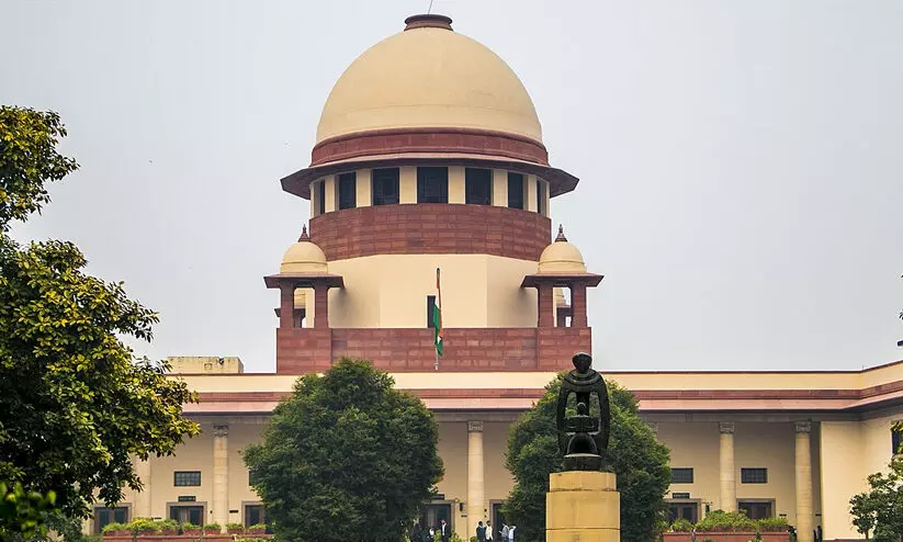 വിവാഹത്തിലെ തുല്യതയെക്കുറിച്ച് പാഠ്യപദ്ധതിയില് ഉള്പ്പെടുത്തുന്നത് സര്ക്കാര് പരിഗണിക്കണം -സുപ്രിംകോടതി വിവാഹത്തിലെ തുല്യതയെക്കുറിച്ച് പാഠ്യപദ്ധതിയില് ഉള്പ്പെടുത്തുന്നത് സര്ക്കാര് പരിഗണിക്കണം -സുപ്രിംകോടതി