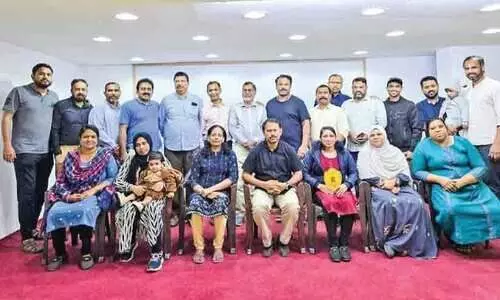 റീ​ന ബ്ല​സ​ന് പ്ര​വാ​സി വെ​ൽ​ഫെ​യ​ർ യാ​ത്ര​യ​യ​പ്പ് ന​ൽ​കി