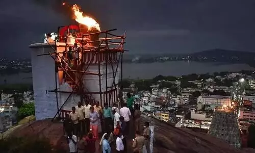 The pillar was built by Jains, not Hindus; Tamil Nadu government tells High Court that there is unnecessary controversy over the stone pillar in Thiruparakundram The pillar was built by Jains, not Hindus; Tamil Nadu government tells High Court that there is unnecessary controversy over the stone pillar in Thiruparakundram