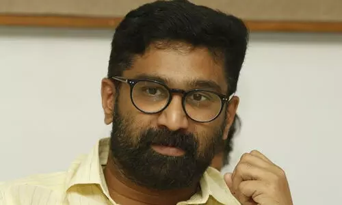 ഇത് കൈവിട്ട കളി, പോറ്റിയേ... പാട്ടിൽ സി.പി.എം ലക്ഷ്യം വർഗീയത, കേരളം ജാഗ്രത പുലർത്തണം; മുന്നറിയിപ്പുമായി വി.ടി.ബൽറാം ഇത് കൈവിട്ട കളി, പോറ്റിയേ... പാട്ടിൽ സി.പി.എം ലക്ഷ്യം വർഗീയത, കേരളം ജാഗ്രത പുലർത്തണം; മുന്നറിയിപ്പുമായി വി.ടി.ബൽറാം