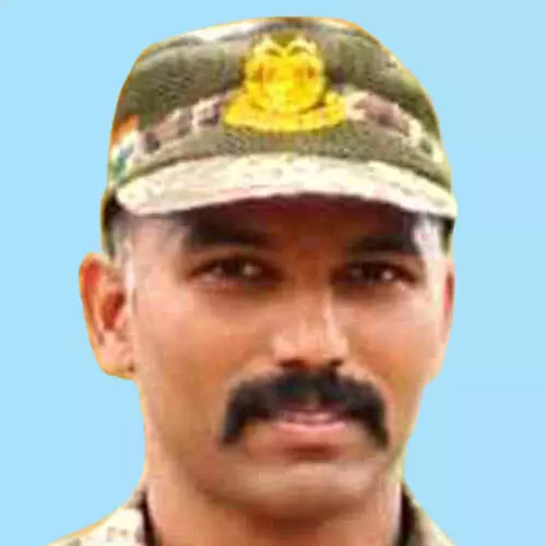 അ​വ​ധി​ക്ക് നാ​ട്ടി​ലെ​ത്തി​യ സി.​ആ​ര്‍.​പി.​എ​ഫ് ജ​വാ​ൻ വീ​ടി​നു​ള്ളി​ല്‍ തൂ​ങ്ങി​മ​രി​ച്ച നി​ല​യി​ല്‍