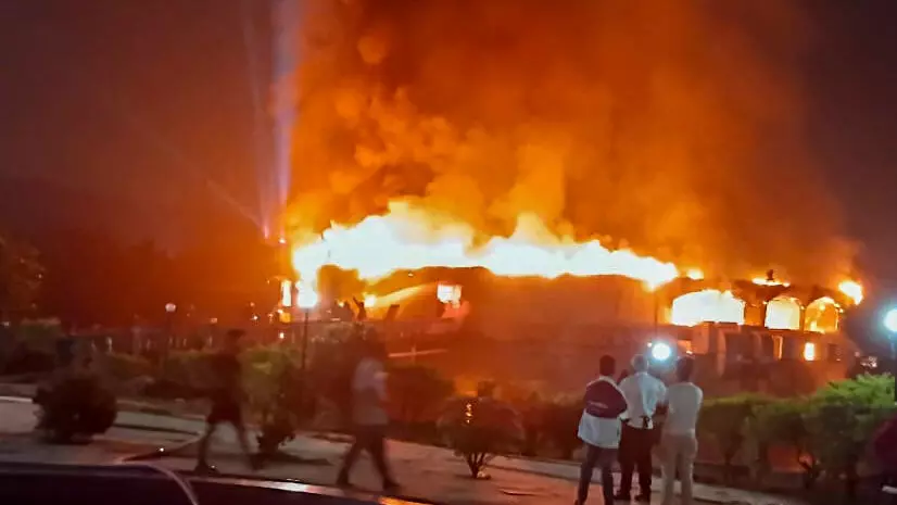 നിശാക്ലബിലെ തീപിടിത്തം: അറസ്റ്റിലായ സഹ ഉടമകളെ ഗോവയിലെത്തിച്ചു നിശാക്ലബിലെ തീപിടിത്തം: അറസ്റ്റിലായ സഹ ഉടമകളെ ഗോവയിലെത്തിച്ചു