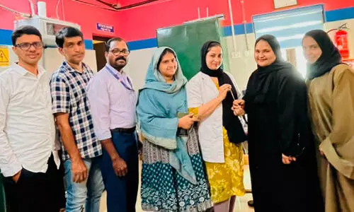 നഷ്ടപ്പെട്ട സ്വർണം ഉടമസ്ഥയെ തിരിച്ചേൽപിച്ച് ലാബ് ടെക്നീഷ്യൻ