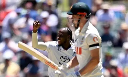 പാറ്റ് കമിൻസ് തിരിച്ചെത്തി, സ്മിത്തിന് പകരം ഉസ്മാൻ ഖവാജ; അഡ്‌ലയ്ഡിൽ ആസ്ട്രേലിയക്ക് ഭേദപ്പെട്ട തുടക്കം