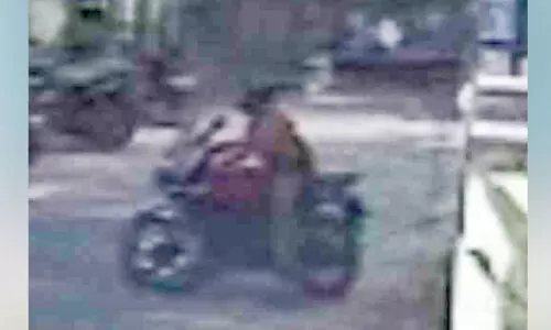 പട്ടാപ്പകൽ ബാങ്ക് മാനേജരുടെ ബൈക്ക് കവർന്നു