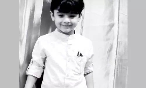 കാ​റി​നു​ള്ളി​ൽ കു​ട്ടി മ​രി​ച്ച സം​ഭ​വം;  വ​നി​താ ഡ്രൈ​വ​ർ​ക്കെ​തി​രെ​യു​ള്ള കൊ​ല​പാ​ത​ക​ക്കു​റ്റം ഒ​ഴി​വാ​ക്കി കോ​ട​തി