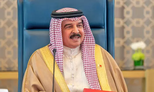 ബ​ഹ്‌​റൈ​ൻ ദേ​ശീ​യ ദി​നം; സാ​ഖി​ർ കൊ​ട്ടാ​ര​ത്തി​ൽ പ്രൗ​ഢ​മാ​യി ആ​ഘോ​ഷി​ച്ചു