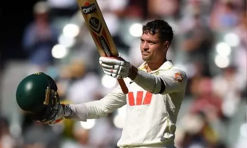 അലക്സ് ക്യാരിക്ക് സെഞ്ച്വറി, ഉസ്മാൻ ഖ്വാജക്ക് ഹാഫ് സെഞ്ച്വറി; ഒന്നാംദിനം ഓസീസിന് എട്ട് വിക്കറ്റ് നഷ്ടം അലക്സ് ക്യാരിക്ക് സെഞ്ച്വറി, ഉസ്മാൻ ഖ്വാജക്ക് ഹാഫ് സെഞ്ച്വറി; ഒന്നാംദിനം ഓസീസിന് എട്ട് വിക്കറ്റ് നഷ്ടം