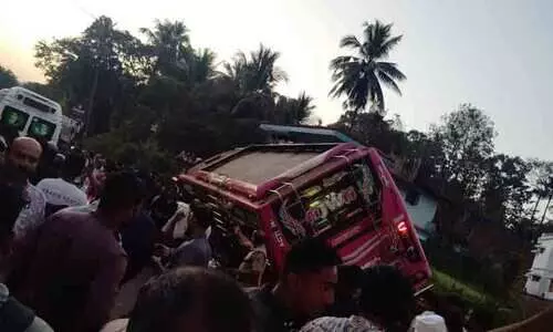 Bus loses control and crashes into field in Mattannur Bus loses control and crashes into field in Mattannur
