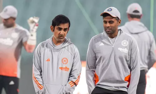 ഗില്ലിന് പരിക്ക്, ഓപ്പണറായി സഞ്ജു വരുമോ? ഇന്ത്യ-ദക്ഷിണാഫ്രിക്ക ട്വന്റി20 മത്സരം വൈകുന്നു ഗില്ലിന് പരിക്ക്, ഓപ്പണറായി സഞ്ജു വരുമോ? ഇന്ത്യ-ദക്ഷിണാഫ്രിക്ക ട്വന്റി20 മത്സരം വൈകുന്നു