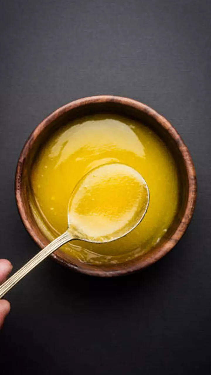 നെയ്യിലെ വ്യാജനെ തിരിച്ചറിയാം; ഈ വഴികൾ പരീക്ഷിച്ചു നോക്കൂ നെയ്യിലെ വ്യാജനെ തിരിച്ചറിയാം; ഈ വഴികൾ പരീക്ഷിച്ചു നോക്കൂ